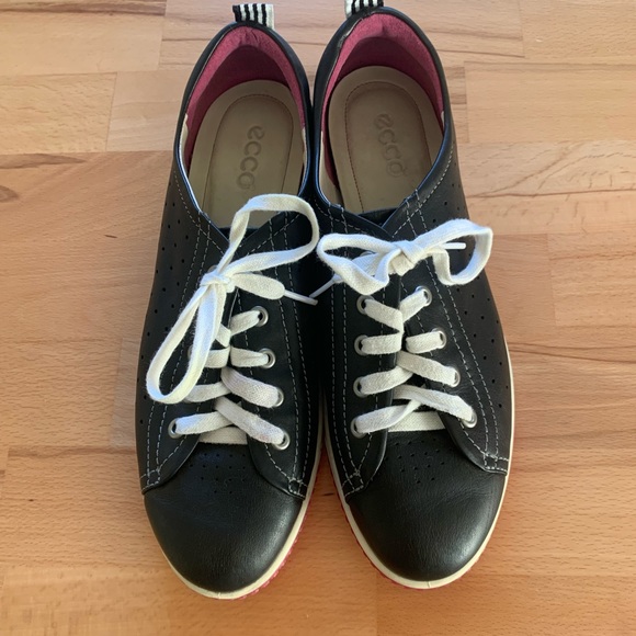 Ecco black leather sneakers size 10-10.5 (European 41) - Picture 2 of 13